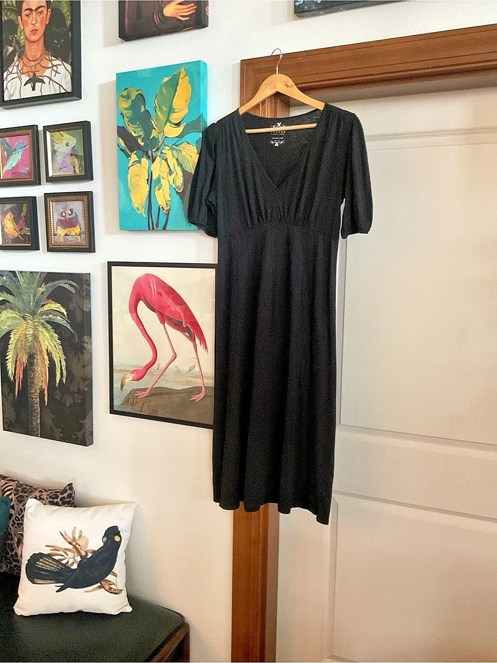 Velvet by Graham & Spencer Knit V-Neck Midi Dress in Navy Size Small